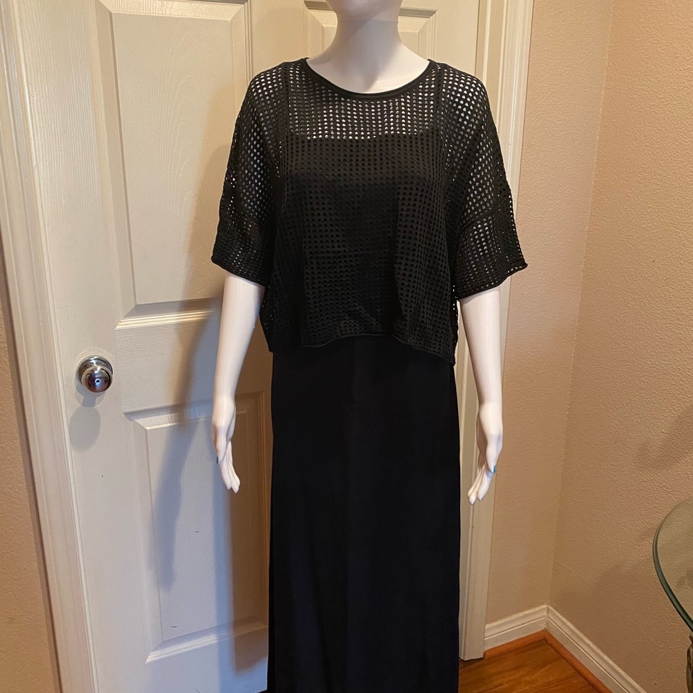 Black Mesh crop light weight sweater. - Picture 1 of 4